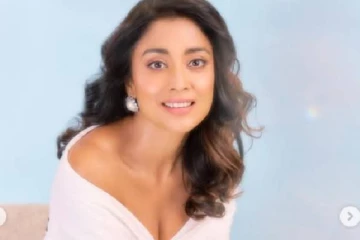 43 வயதிலும் குறையாத அழகில் மின்னும் நடிகை ஸ்ரேயா சரண்..