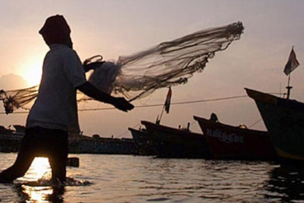 நெடுந்தீவு கடற்பரப்பில் நான்கு இந்தியர்கள் கைது | 4 Fishermen Arrested In Neduntheevu