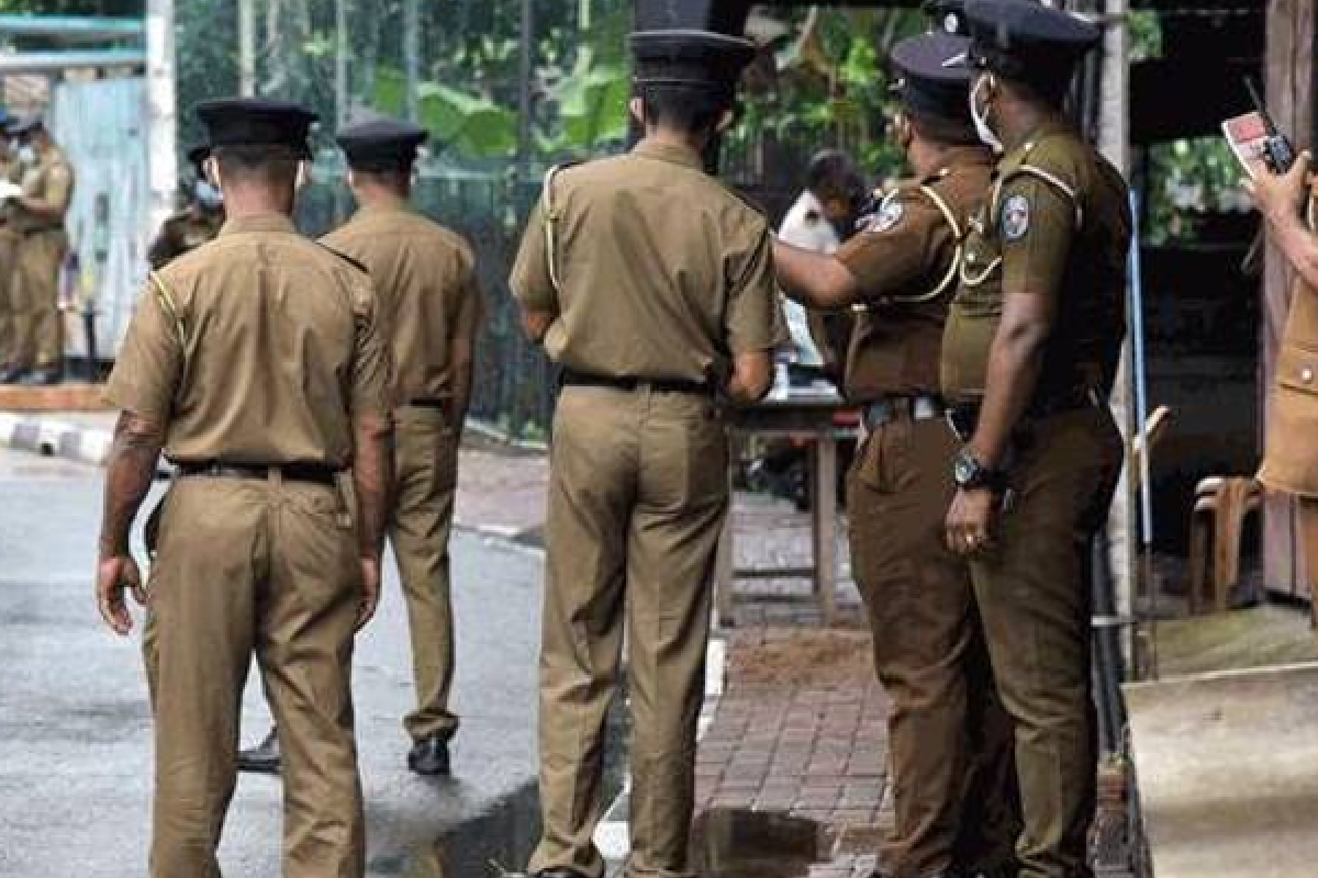 யாழில் வசமாக சிக்கிய மூவர் - 43 பவுண் தங்க நகைகள் மீட்பு | Three Arrested For Burglary In Jaffna யாழில் வசமாக சிக்கிய மூவர் - 43 பவுண் தங்க நகைகள் மீட்பு | Three Arrested For Burglary In Jaffna