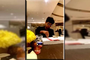 நட்சத்திர ஹோட்டலுக்கு சென்று சில்லறை அடுக்கி வைத்த இளைஞர்! பின்பு காத்திருந்த அதிர்ச்சி!