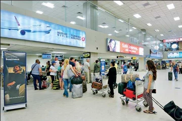 "கனடாவில் இருந்து யாழ் வந்தவருக்கு புலனாய்வாளர்களால் ஏற்பட்ட நெருக்கடி"