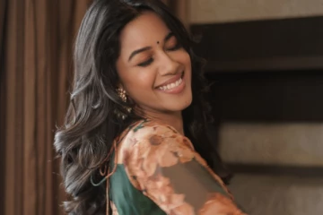 நடிகை மிர்னாலினி ரவி அழகிய போட்டோஷூட்