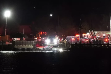 அமெரிக்காவில் பயங்கரம்; நேருக்கு நேர் மோதிய விமானமும் ஹெலிகாப்டரும்