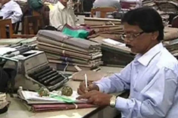 ஓய்வுபெறும் வயதுக்கான அரசாணைக்கு தடை கோரிய மனு..தமிழக அரசு பதிலளிக்க உத்தரவிட்ட உயர்நீதிமன்றம்