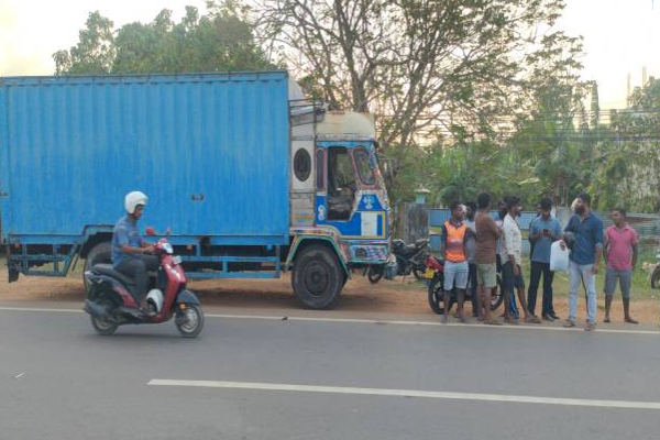 கிளிநொச்சியில் பட்டப்பகலில் இடம்பெற்ற பதைபதைக்கும் சம்பவம்! ஒருவர் கைது | Person Stabbed Driver Sharp Weapon In Kilinochchi