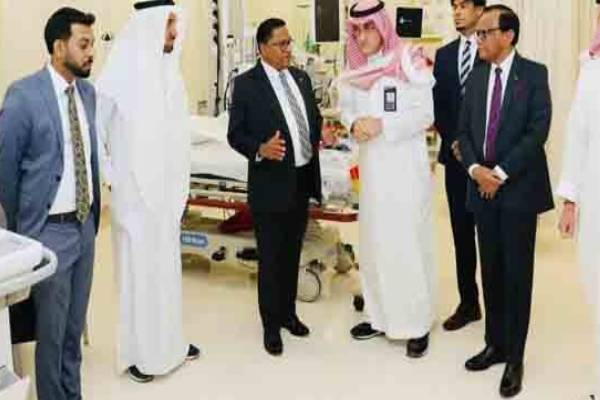 சவூதியில் மருத்துவ குழுவை சந்தித்த அமைச்சர் விஜித ஹேரத் | Vijitha Meets Al Habib In Arabia சவூதியில் மருத்துவ குழுவை சந்தித்த அமைச்சர் விஜித ஹேரத் | Vijitha Meets Al Habib In Arabia