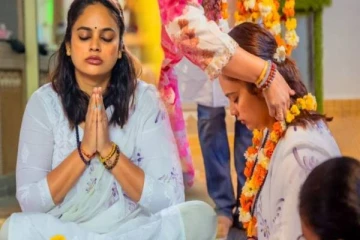 Photo Album: கோவிலில் மாலையும் கழுத்துமாக அமர்ந்திருந்த அட்டகத்தி பட நாயகி