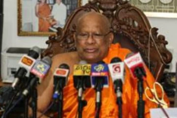 පාසල් ගුරුවරුන්ගේ හා සිසුන්ගේ නිල ඇඳුම වෙනස් වෙයි..? පාලිත හිමිගෙන් විශේෂ ප්රකාශයක්..!