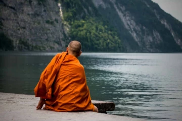 காதலியின் நிர்வாண புகைப்படங்களை கசியவிட்ட பிக்குவிற்கு நேர்ந்த கதி