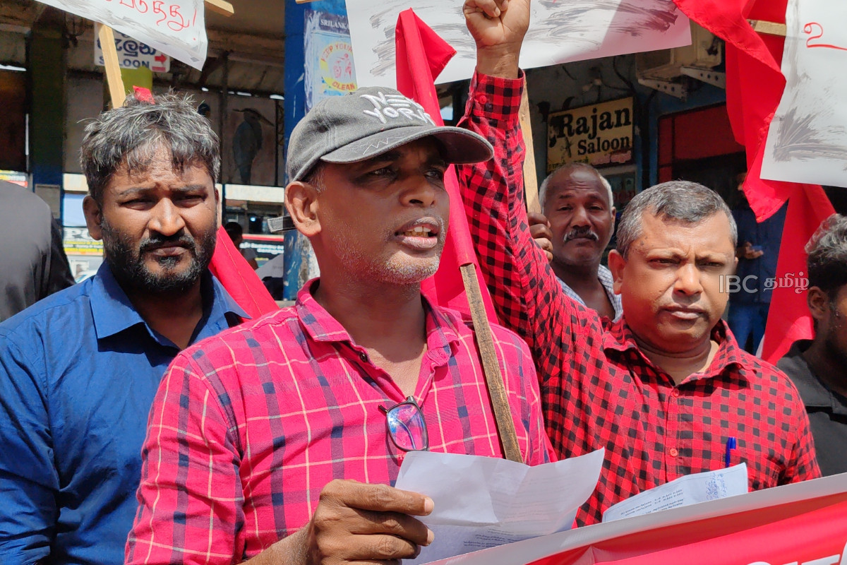 வவுனியாவில் மாகாணசபை தேர்தல் - 13 ஆம் திருத்தம் கோரி போராட்டம்! | Socialist Party Protests In Vavuniya வவுனியாவில் மாகாணசபை தேர்தல் - 13 ஆம் திருத்தம் கோரி போராட்டம்! | Socialist Party Protests In Vavuniya