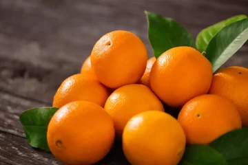 ஒரு கிலோ ஆரஞ்சு  3075  ரூபா; திராட்சை 5000 ரூபா; அதிர்ச்சியில் இலங்கை மக்கள்