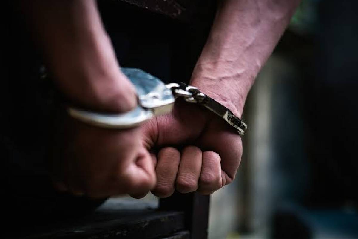 முல்லைத்தீவில் புதையல் தோண்ட முற்பட்ட சந்தேகத்தில் 5 பேர் கைது | 5 People Arrest Attempting Dig Treasure Mullaitivu முல்லைத்தீவில் புதையல் தோண்ட முற்பட்ட சந்தேகத்தில் 5 பேர் கைது | 5 People Arrest Attempting Dig Treasure Mullaitivu