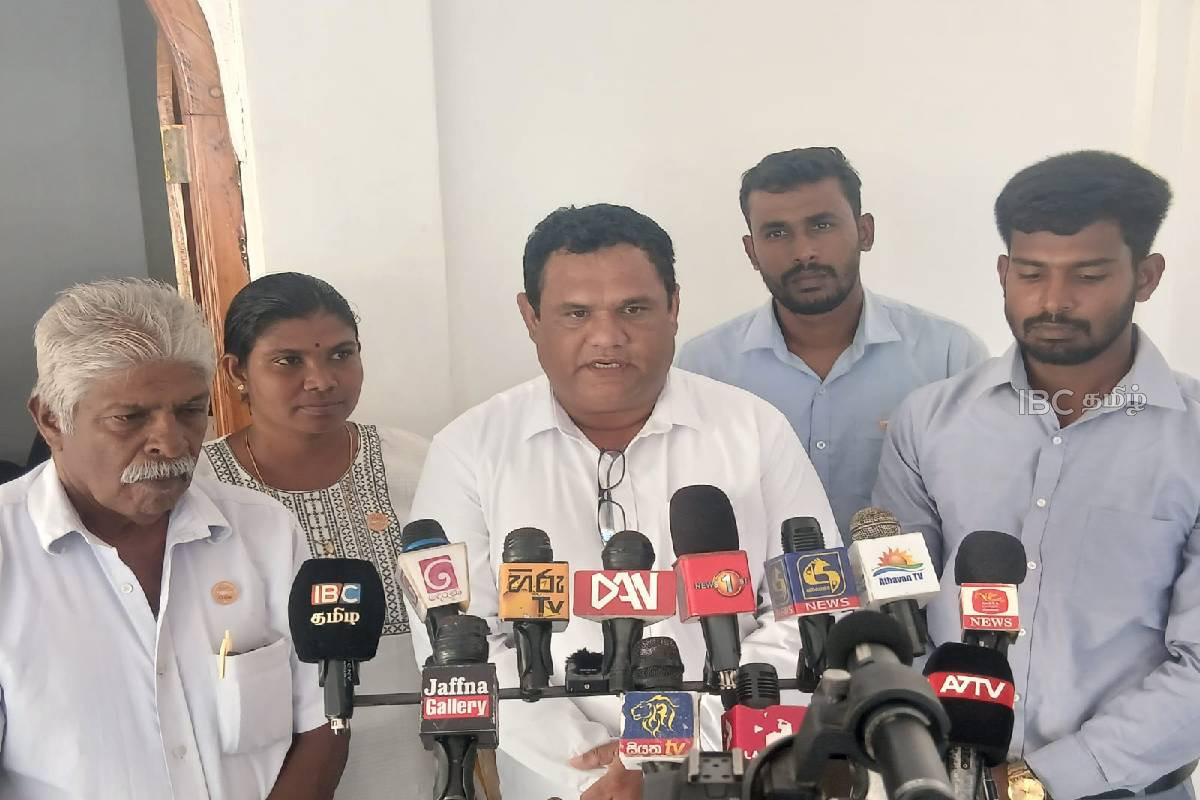 வடக்கு கிழக்கில் படையினர் வசமுள்ள காணிகளை விடுவியுங்கள் பிரதமரிடம் யாழில் மகஐர் கையளிப்பு | Release Lands Held By Soldiers Magair Hands Harini வடக்கு கிழக்கில் படையினர் வசமுள்ள காணிகளை விடுவியுங்கள் பிரதமரிடம் யாழில் மகஐர் கையளிப்பு | Release Lands Held By Soldiers Magair Hands Harini