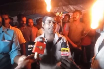 கொட்டும் மழையிலும் தீப்பந்தம் ஏற்றி போராடும் மயிலத்தமடு கால்நடை பண்ணையாளர்கள்!(படங்கள்)