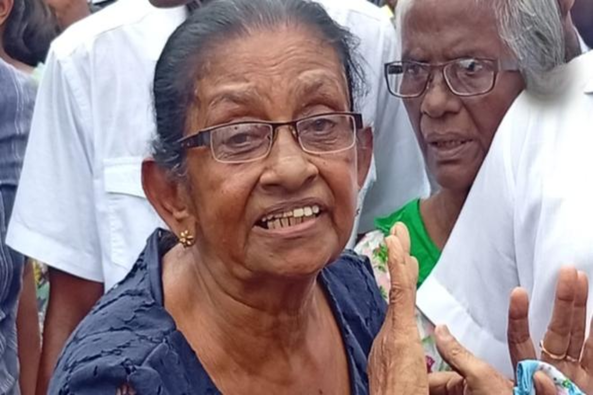 என் மகனை உயிருடன் ஒப்படையுங்கள், பலிகொடுக்க என்னால் முடியாது ; சுரேஸ் சலேவின் தாய் | Suresh Sallay S Mother Demands Son Alive என் மகனை உயிருடன் ஒப்படையுங்கள், பலிகொடுக்க என்னால் முடியாது ; சுரேஸ் சலேவின் தாய் | Suresh Sallay S Mother Demands Son Alive