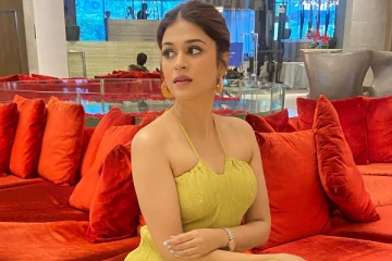 நடிகை ஷ்ரத்தா தாஸ் கிளாமர் போட்டோஷூட்