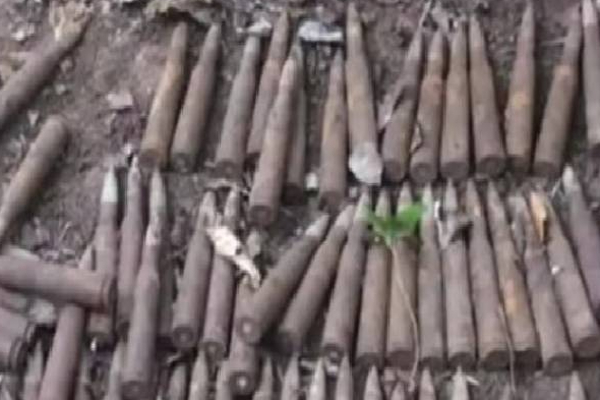 தமிழர் பகுதியில் கிணற்றிலிருந்து கண்டெடுக்கப்பட்ட மர்ம பொருட்கள்! | Bullets Found In A Well In Mullaitivu