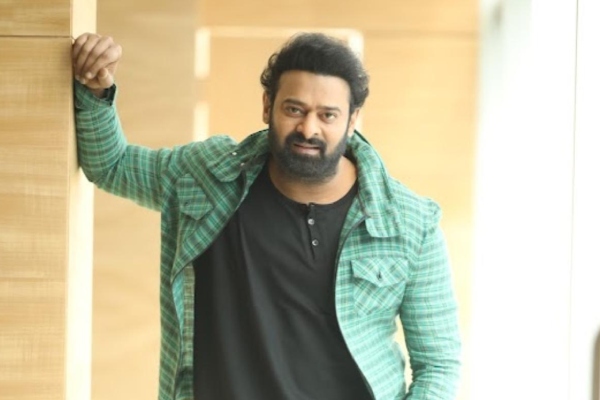 நடிகர் பிரபாஸ் பிரபல ஹிந்தி நடிகையுடன் டேட்டிங்? தீயாக பரவும் தகவல் | Is Prabhas Dating Kriti Sanon