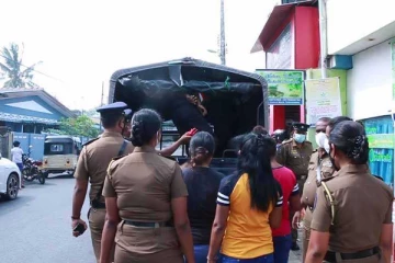 கணவன் வெளிநாட்டில்... யாழில் குடும்ப பெண்ணுடன் பாடசாலை அதிபர் கள்ளத் தொடர்பு?