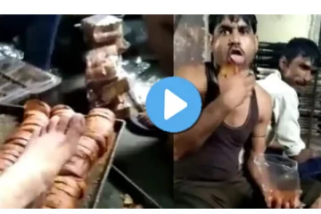 ரஸ்க்கை நாக்கால் நக்கி, காலால் மிதித்து பாக்கெட் செய்யும் ஊழியர் - அதிர்ச்சி வீடியோ