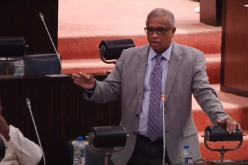 ஹர்த்தாலை புறந்தள்ளி நாடாளுமன்ற அமர்வில் கலந்துகொண்ட சுமந்திரனால் சர்ச்சை