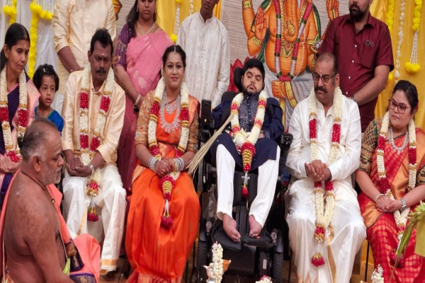 நெப்போலியன் மகன் பிறந்தநாள் - தன் கணவர் மேல் அக்‌ஷயாவிற்கு எவ்வளவு காதல் பாருங்க | Napoleons Son Dhanush Bday Celebrate With Akshaya
