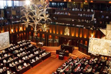 நாடாளுமன்றத்தில் கூட்டமைப்பினரை பயங்கரவாதிகளென்று அழைத்த ஆளும் கட்சி! இருவர் வெளிநடப்பு