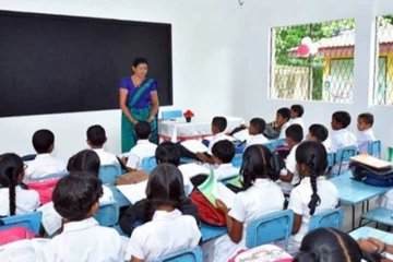 පාසල්වල 1 සිට 13 වසර දක්වා සිසුන්ට මේ විෂය ඉංග්‍රීසි භාෂාවෙන් ඉගැන්වීය යුතුයි - සජිත්ගෙන් යෝජනාවක්