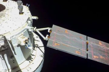 නසා හි ඔරායන් සඳෙහි කක්ෂයට ඇතුල් වෙයි.