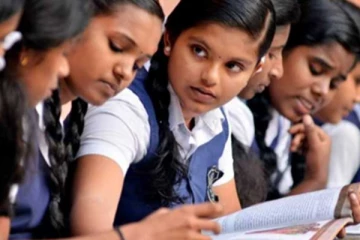 படித்ததும் கிழித்துவிடு; பதின்மவயது மாணவிக்கு காதல் கடிதம் கொடுத்த 47 வயது ஆசிரியர்!