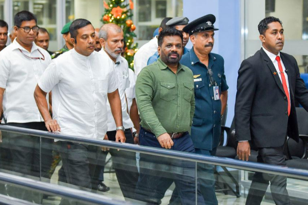 விமான நிலையத்தில் ஓசிக்கு ஆசைப்பட்ட 7 பேரை அதிரடியாக தூக்கிய ஜனாதிபதி அனுர | President Anura Suspends 7 People From Service