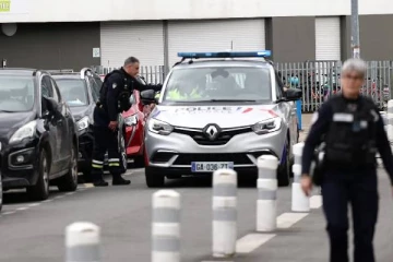 பிரான்சில் மாணவர் ஒருவரின் வெறிச்செயல்... கடும் நடவடிக்கைக்கு பிரதமர் அழைப்பு