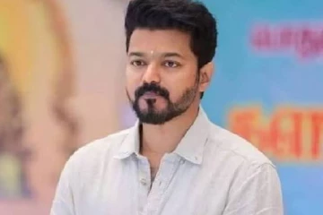 அரசியலில் பிஸியாக இருக்கும் நடிகர் விஜய் வாங்கிய புது கார்.. வைரலாகும் போட்டோ