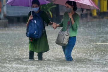 நாட்டின் பல பகுதிகளில் இடியுடன் கூடிய பலத்த மழை