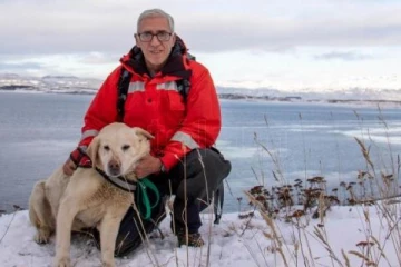 பனிச்சரிவில் சிக்கிய வீரரை காப்பாற்ற உதவிய நாய்!