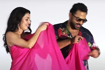 மேடையில் நடிகையின் சேலையை இழுத்த நடிகர்.. முகம்சுளிக்கும் ரசிகர்கள்! - வீடியோ