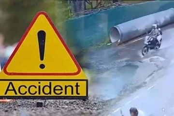 நடு வீதியில் பள்ளம்: நொடியில் தப்பிய தந்தையும் மகளும் (காணொளி)