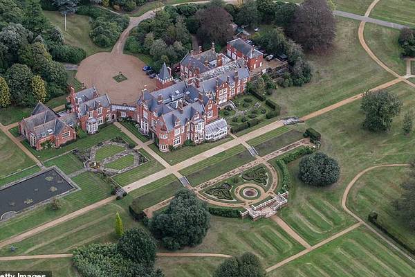 சேன்ஸலர் ரீவ்ஸால் பல ஆயிரம் பவுண்டுகள் வரி செலுத்தவிருக்கும் பிரித்தானிய அரச குடும்பம் | Mansions Tax Royal Family Charged சேன்ஸலர் ரீவ்ஸால் பல ஆயிரம் பவுண்டுகள் வரி செலுத்தவிருக்கும் பிரித்தானிய அரச குடும்பம் | Mansions Tax Royal Family Charged