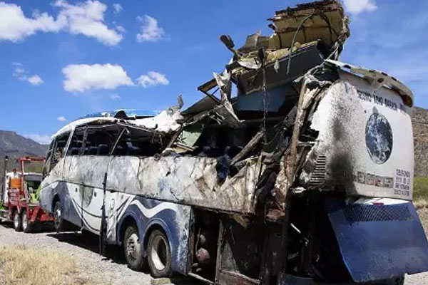 அமெரிக்காவில் இடம் பெற்ற விபத்தில் 18 பேர் பலி | 18 People Died In An Accident In The United States