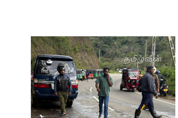 நானுஓயாவில் விபத்து! ஒருவர் படுகாயம் | Van Motorcycle Collision In Nanu Oya One Injured நானுஓயாவில் விபத்து! ஒருவர் படுகாயம் | Van Motorcycle Collision In Nanu Oya One Injured