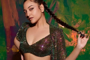 சோனாக்ஷி சின்ஹா பேஷன் ஷோவில் கிளாமராக வந்த புகைப்படங்கள்