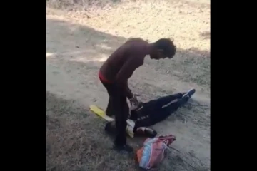 විවාහා යෝජනාවට පෙම්වතිය සමග උරන වූ පෙම්වතා සිදු කරන ඇග හිරිවැටෙන අපරාධය - අතිශය සංවේදී වීඩියෝ සහිතයි..(VIDEO)