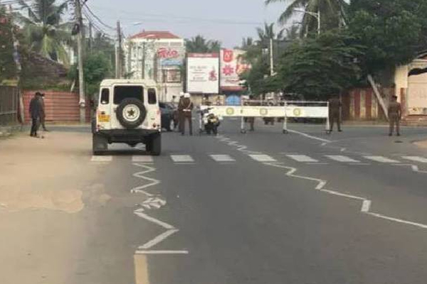 யாழில் முக்கிய இடங்களில் பலத்த பாதுகாப்பு! குவிந்த பொலிஸ் - இராணுவம் | Jaffna Place Heavy Security Army Visit Pm Mahinda