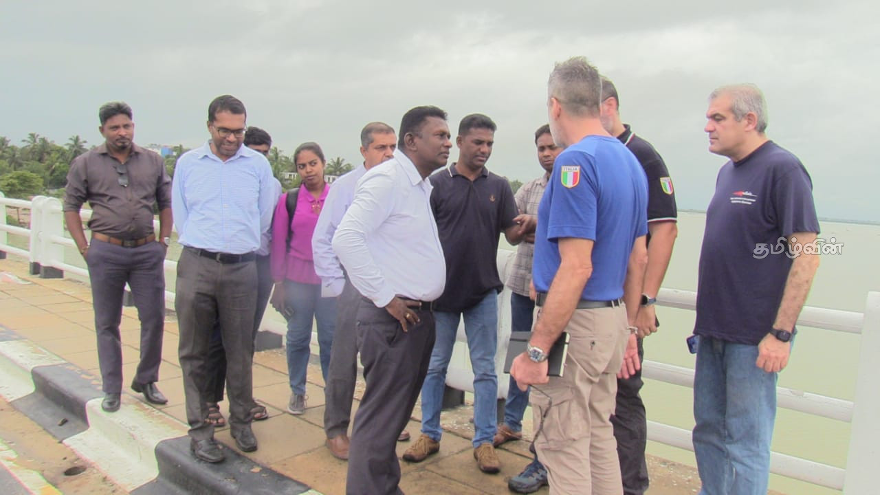 தமிழர் பகுதியிலுள்ள முக்கிய பாலம் குறித்து சர்வதேச அதிகாரிகளின் ஆய்வு நடவடிக்கை 1 Gallery