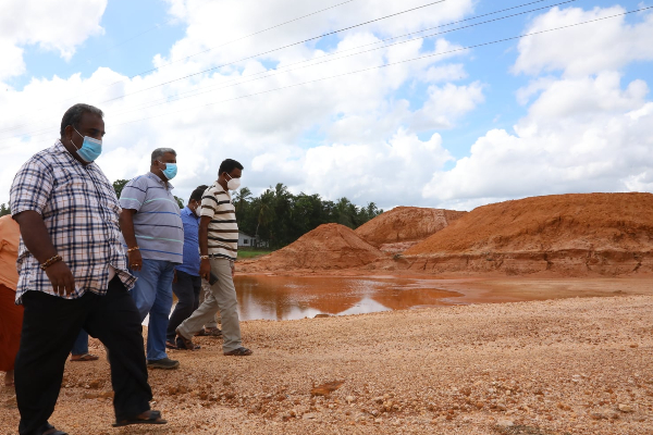 මධ්‍යම අධිවේගී මාර්ගයේ ඉදිකිරීම් තාවකාලිකව අත්හිටුවයි.... | Srilanka Political