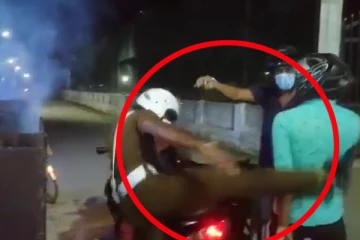 போக்குவரத்து பொலிஸாரால் தாக்கப்பட்ட இரண்டு இளைஞர்களும் விடுதலை