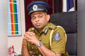 අරගලකරුවන්ට එල්ල වූ ප්‍රහාර වැළැක්වීමට නොහැකිවීම ගැන හිටපු පොලිස්පතිට අධිචෝදනා ගොනු කරන්න යයි