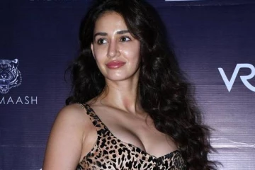 தாய்லாந்தில் டூபீஸ் ஆடையில் சூர்யா பட நடிகை திஷா!! வாய்ப்பிளக்கும் ரசிகர்கள்..