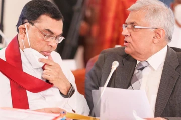 ரணிலை சந்தித்த பசில்: சாதகமான தீர்வுக்கு கோரிக்கை