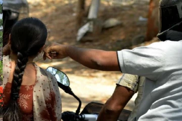 ஆசிரியையின் நகையை அறுத்து ஏமார்ந்த இளைஞன்